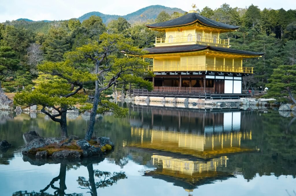 Kinkaku-ji-temple-kyoto-japan